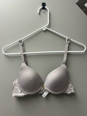 Laura Ashley Women’s Purple/Greyish Lace Bra